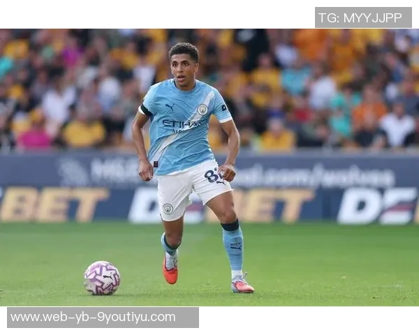 鲁本迪亚斯女友现场助威曼城感受客场氛围与众不同